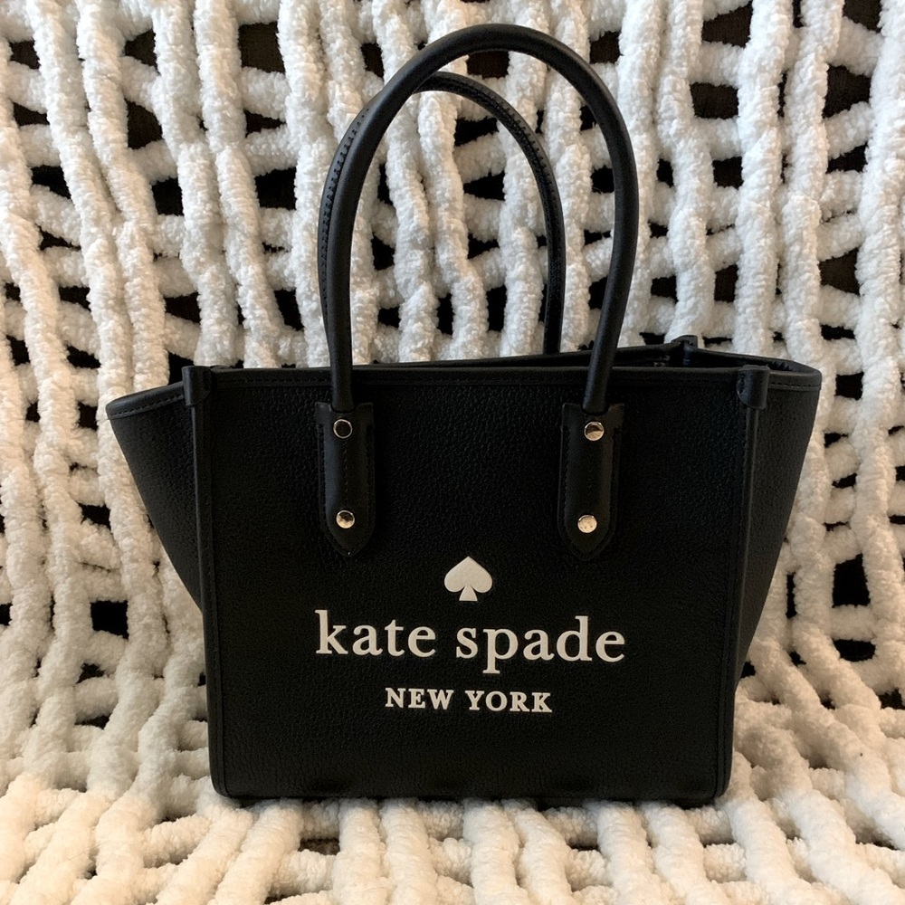 Black small Kate Spade purse. Never used. In mint condition